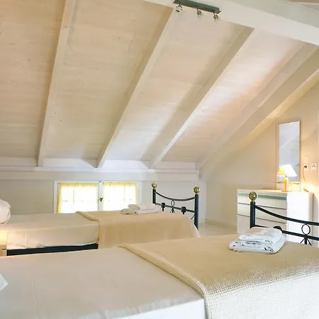 Irena Studios & Apartments Svoronata