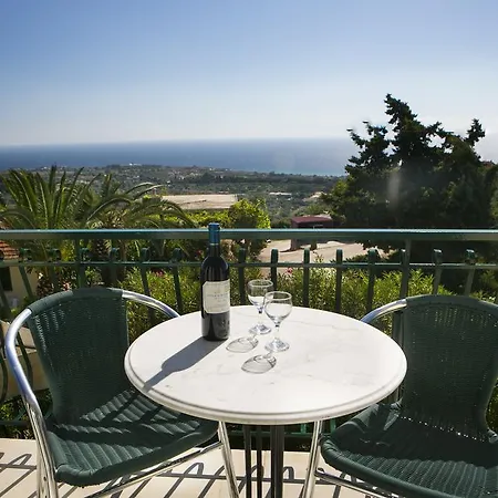 Daire Irena Studios & Apartments