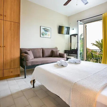 Irena Studios & Apartments * Svoronata