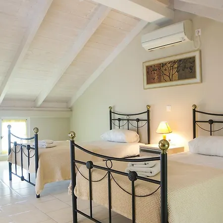 Daire Irena Studios & Apartments