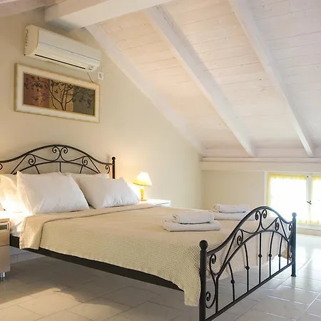 Irena Studios & Apartments Svoronata