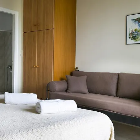 Irena Studios & Apartments Svoronata