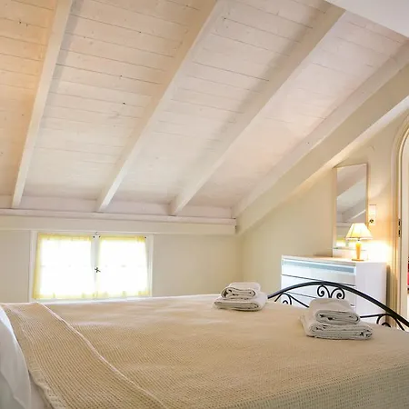 Irena Studios & Apartments * Svoronata