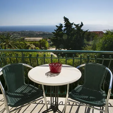 Daire Irena Studios & Apartments *