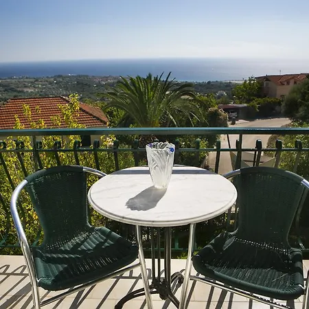 Irena Studios & Apartments * Svoronata